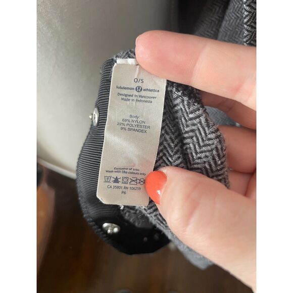Lululemon Vinyasa Wrap in Herringbone Gray White and Black - OS (Orig. $58) - Picture 4 of 6